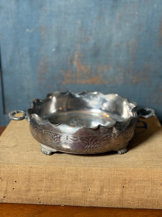 Pairpoint quadruple plate repousse serving bowl