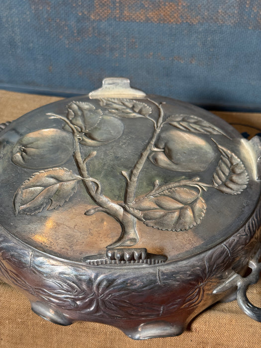 Pairpoint quadruple plate repousse serving bowl