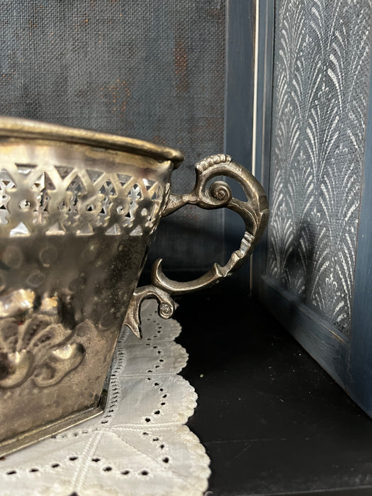 Silver plated Bucket with shell motif