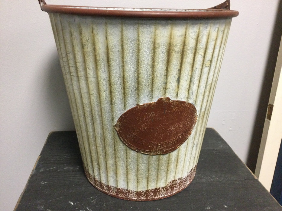 Zinc bucket with rust label large