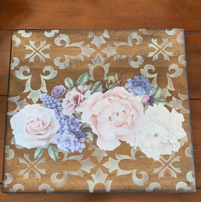 Decorative riser / tray